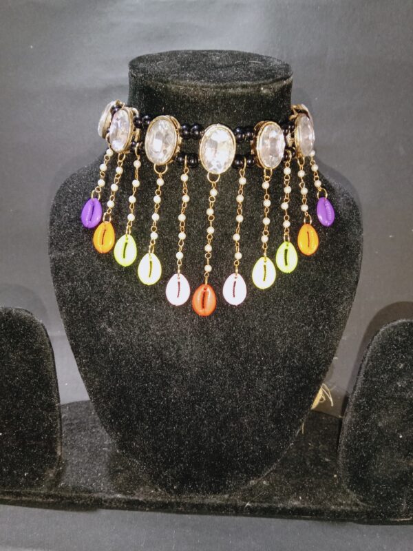 Beautiful Kundan Cowri Necklace - Image 2