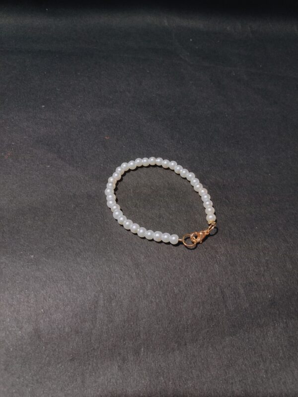 White pearl bracelet