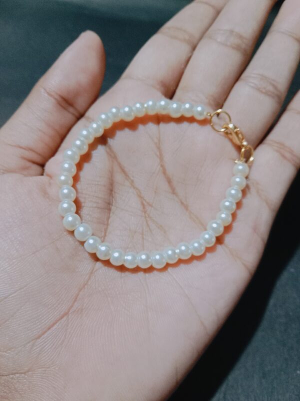 White pearl bracelet - Image 3