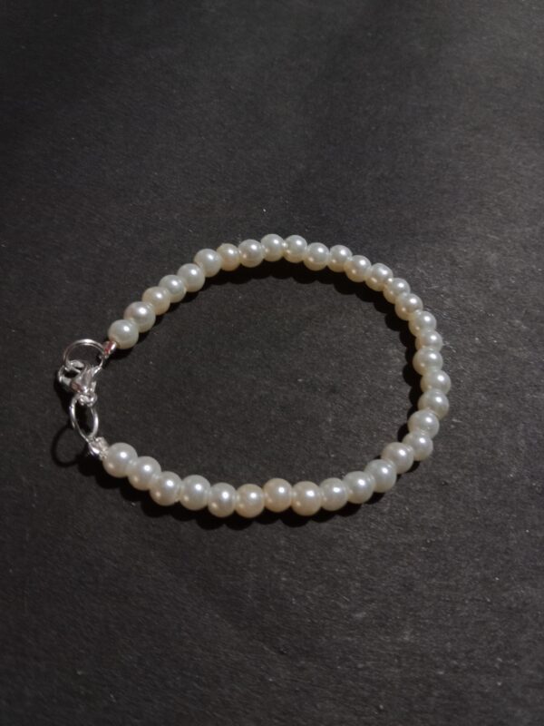 White pearl bracelet - Image 2